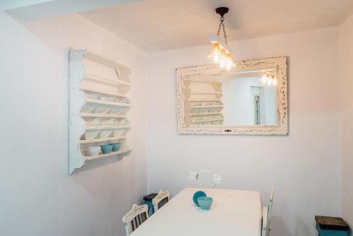 Фото The Surf Embassy Hostel