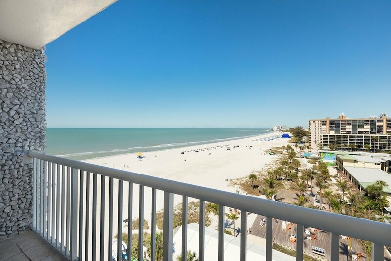 Гостиница Grand Plaza Hotel St. Pete Beach в Сент-Питерсберге