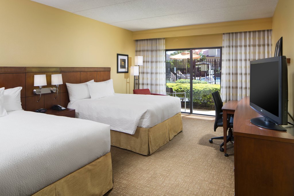 Фото Courtyard by Marriott Tampa Westshore/Airport