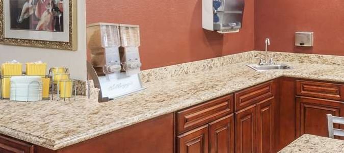 Фото Travelodge by Wyndham Hemet Ca