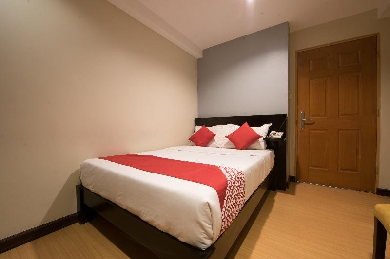 Фото Festive Hotel