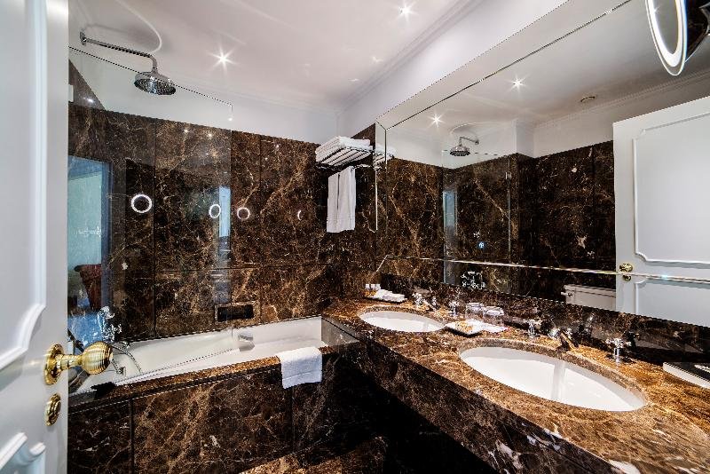 Фото Small Luxury Hotels of the World - Hospes Infante Sagres Porto