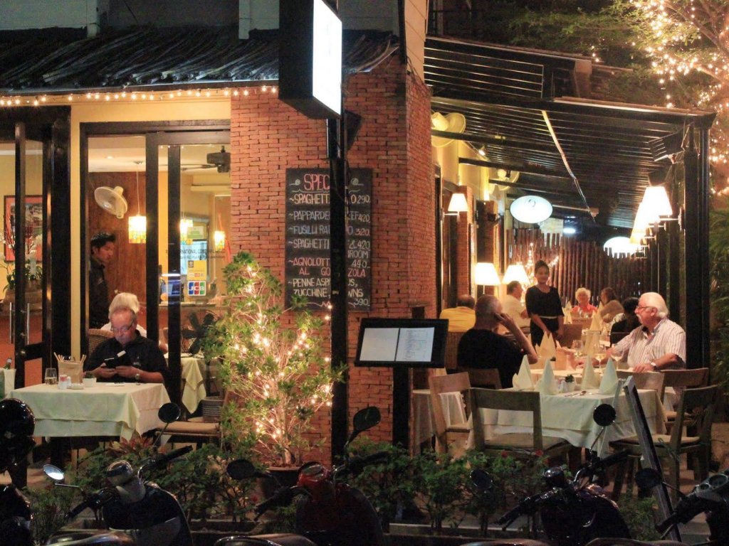 Фото Hua Hin White Sand Hotel