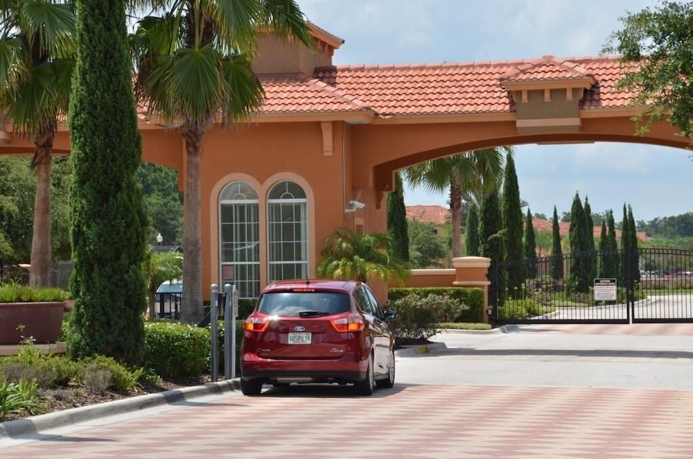 Фото 87631 Games Room+2-masters+hottub+water View!