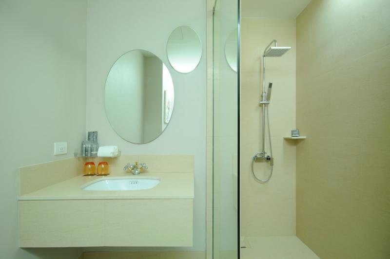 Фото One One Bangkok Hotel