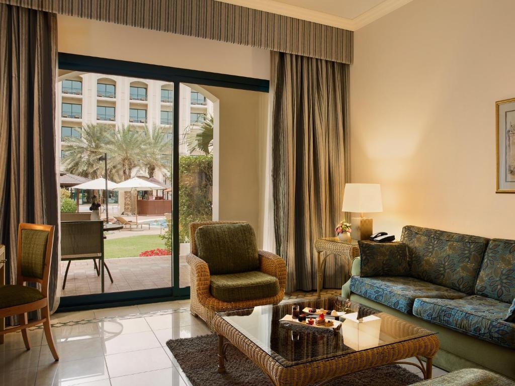 Фото Al Ain Rotana