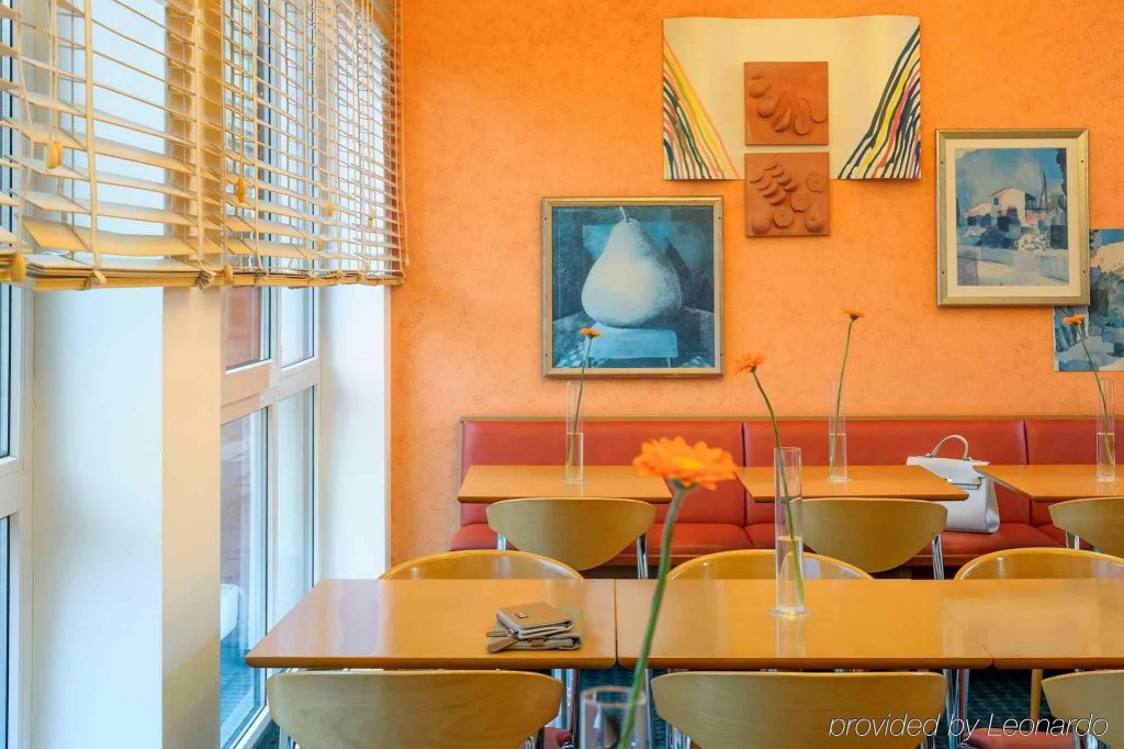 Фото B&b Hotel Wuppertal-City