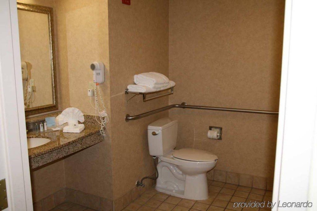 Фото Hampton Inn & Suites San Marcos