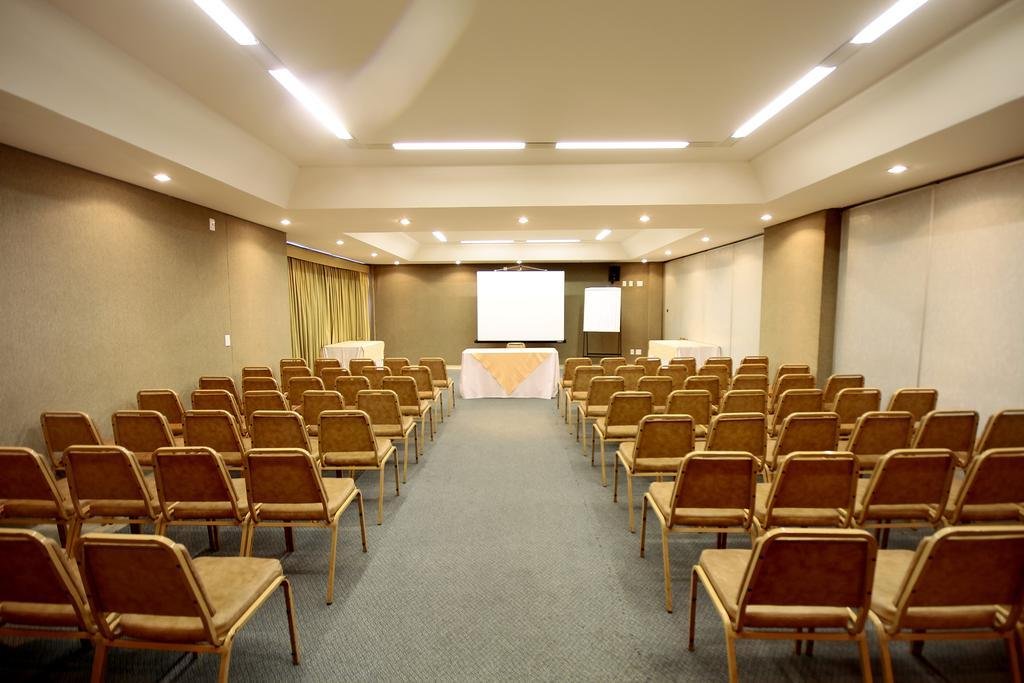 Фото Hotel Adrianópolis All Suites