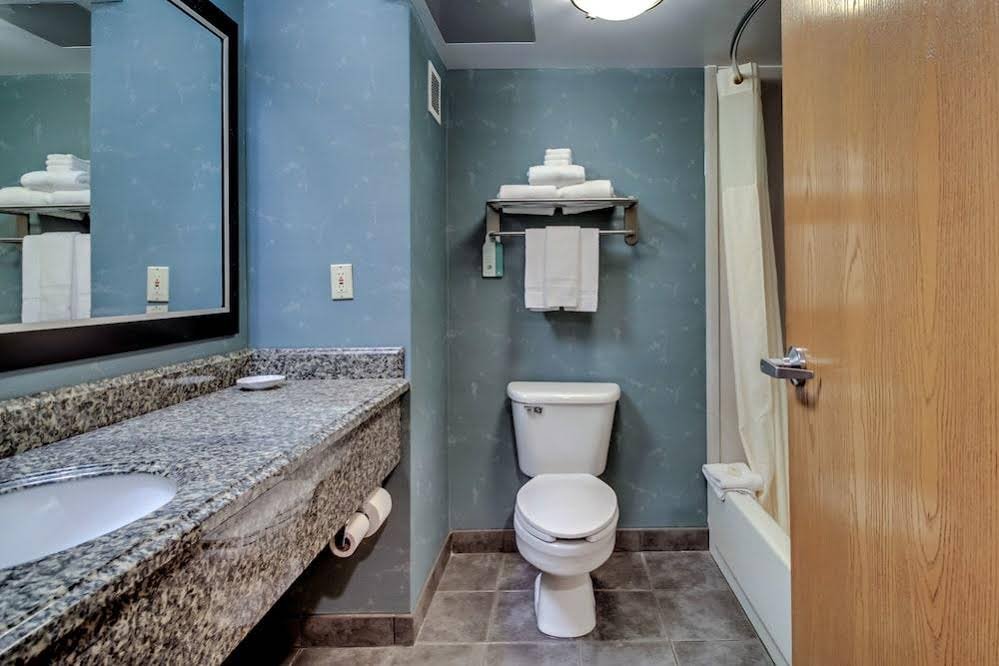 Фото Quality Inn & Suites Bel Air I-95 Exit 77a