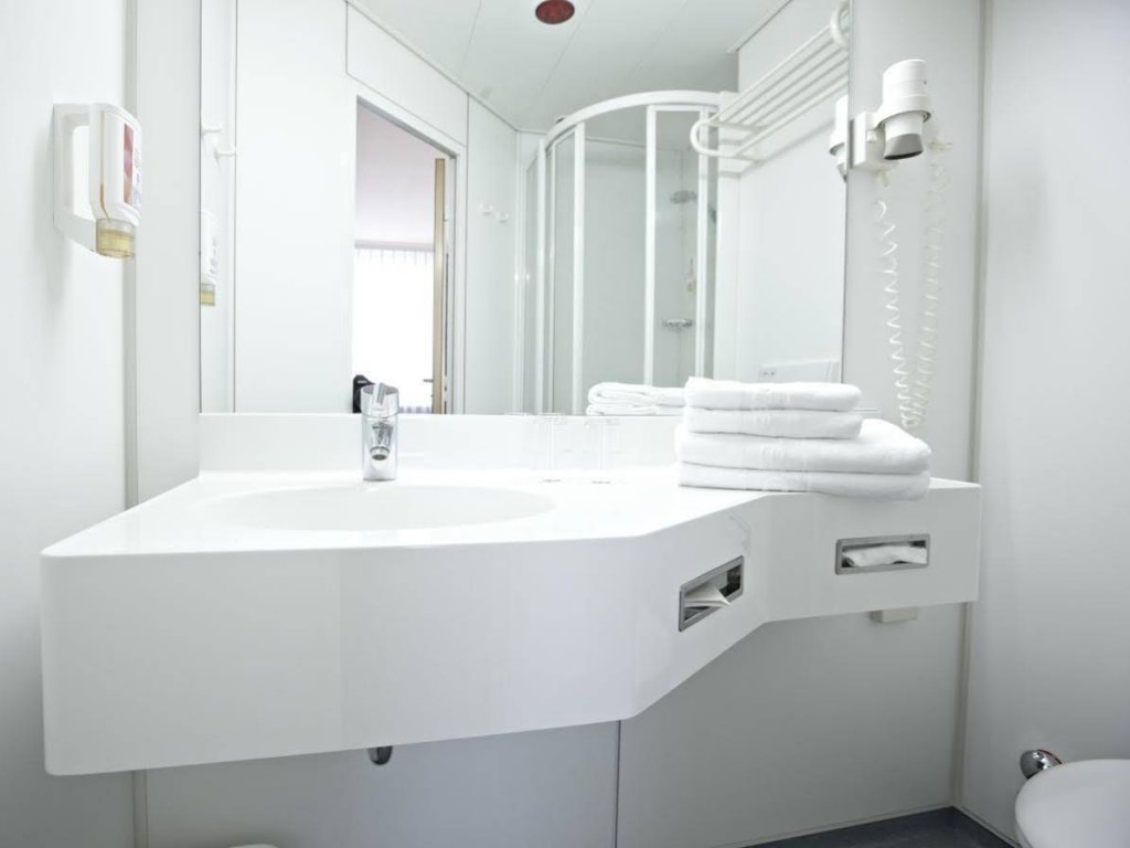 Фото IntercityHotel Rostock