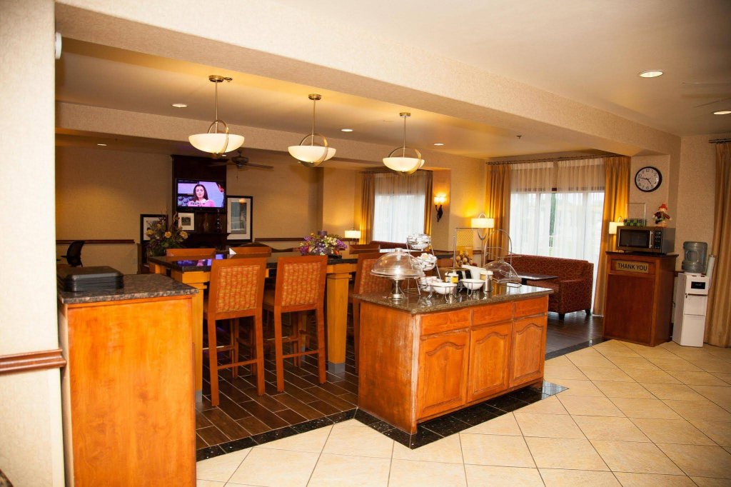 Фото Hampton Inn Brownwood