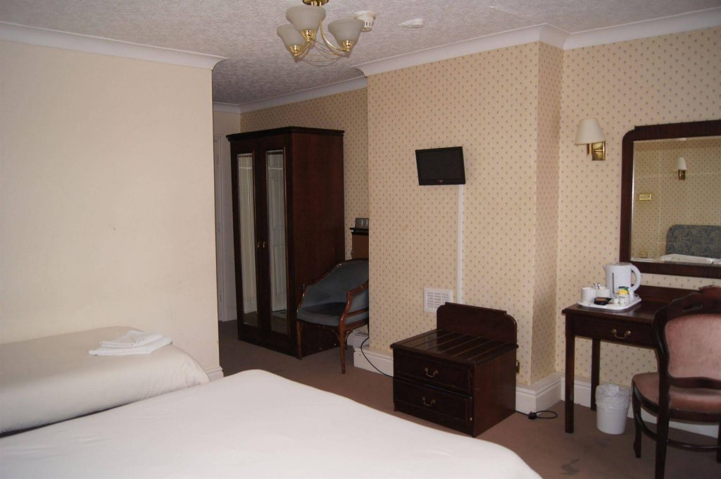 Фото The Castle Hotel Tamworth