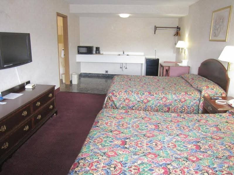 Фото Travelodge by Wyndham Niagara Falls