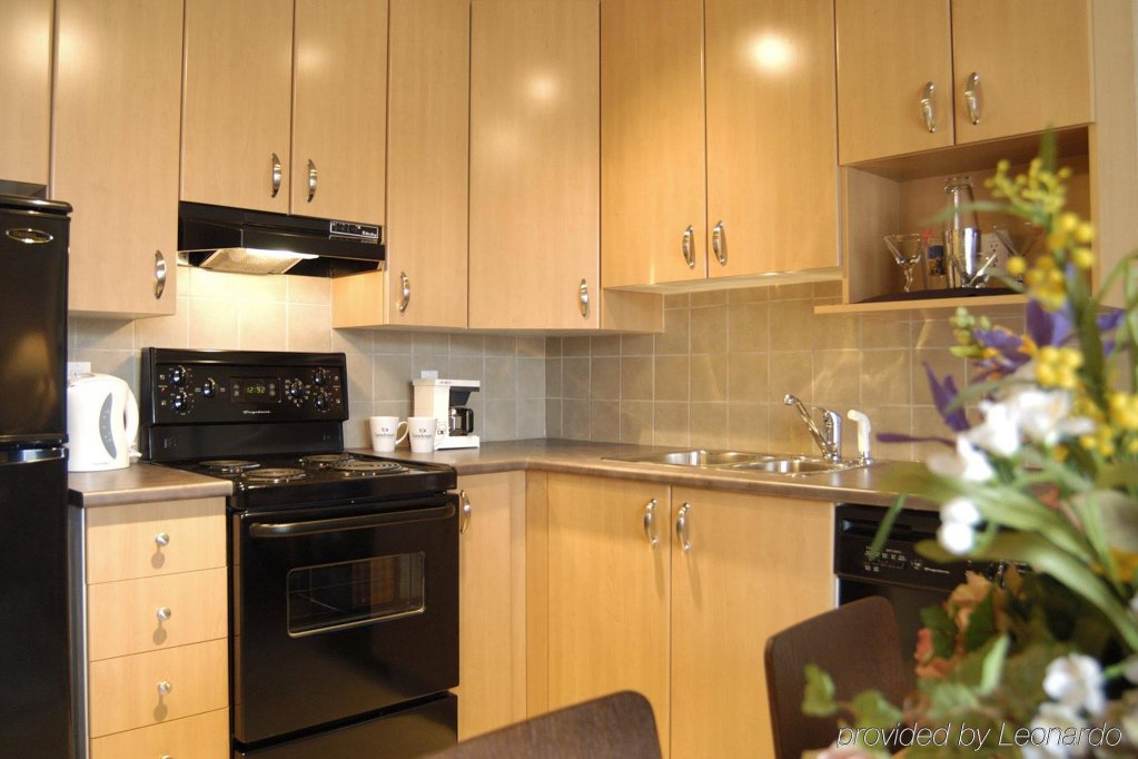 Фото Sandman Suites Vancouver-Davie Street