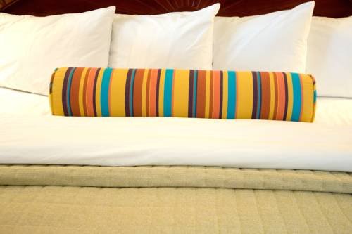 Фото Phoenix Inn Suites South Salem