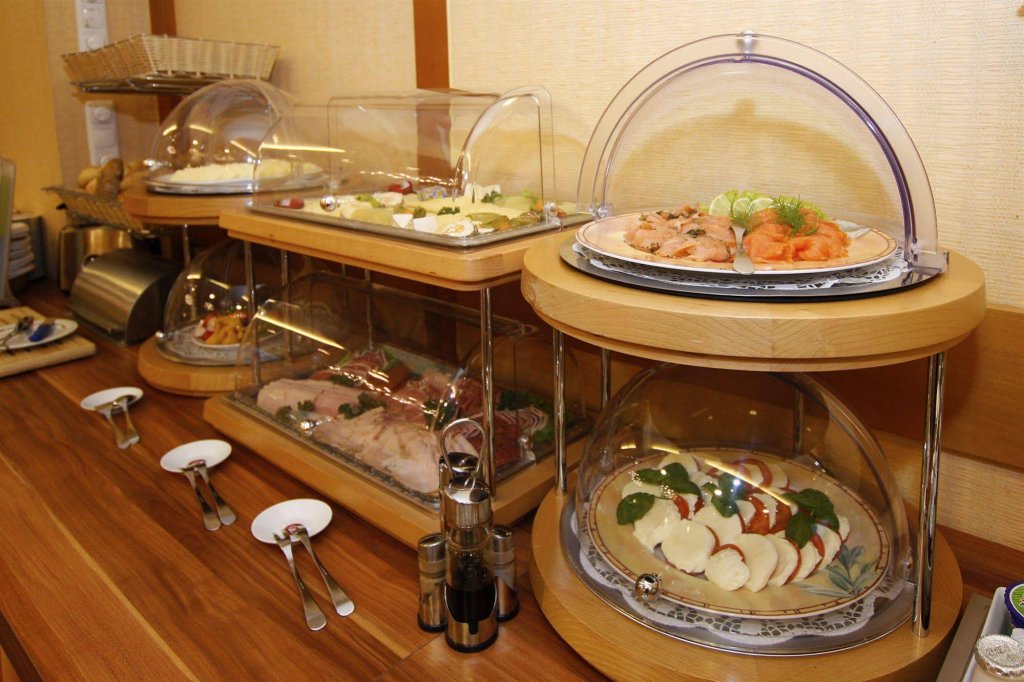 Фото Hotel Märkischer Hof