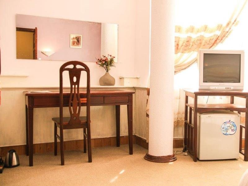 Фото Lakeside Hotel - Linh Dam