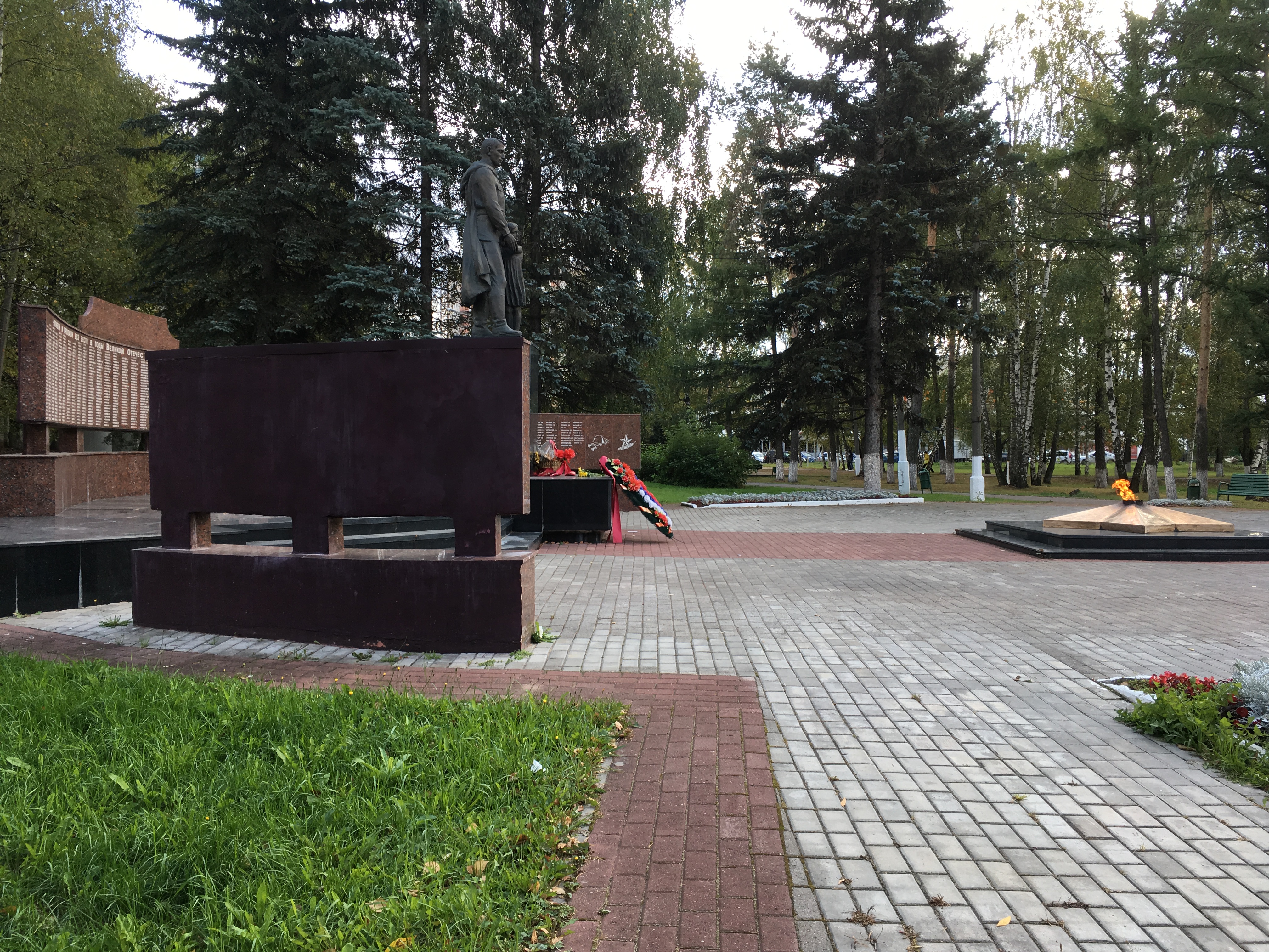 Сотрудники МЧС Одинцова почтили память героев Великой Отечественной
