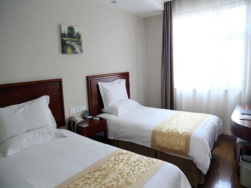 Фото GreenTree Inn Chengdu high-tech Development West Zone Shidai Tian Street Express Hotel