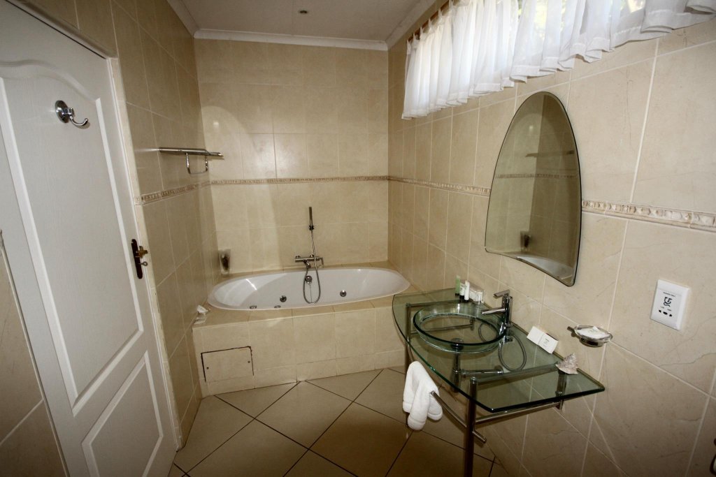 Фото Whalesong Guest House