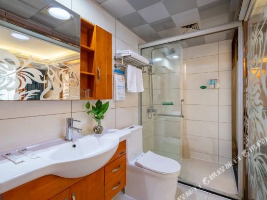 Фото Yiwu Yuejia Hotel