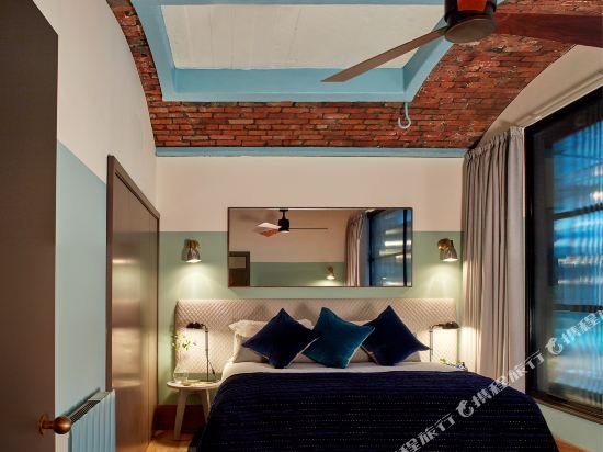 Фото The Place Aparthotel