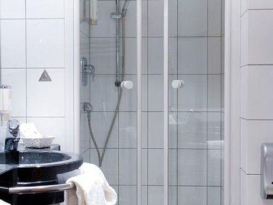 Фото Hotel National Düsseldorf