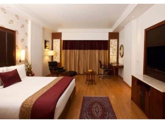 Фото The Grand Magrath Hotel