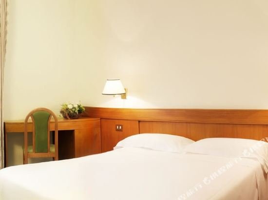 Фото Albergo Santa Chiara Hotel Rome
