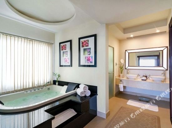 Фото Secrets Wild Orchid