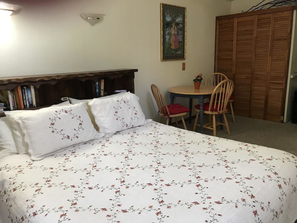 Фото Backyard Garden Oasis