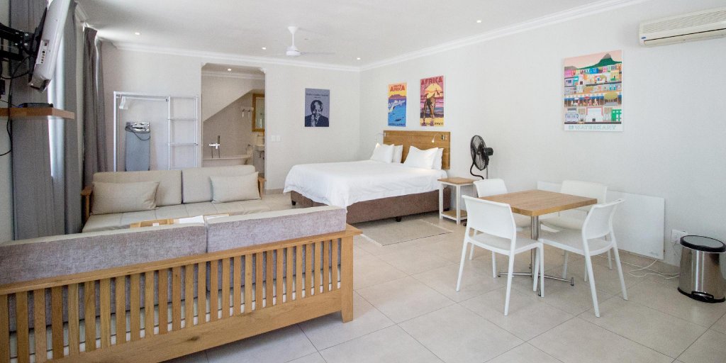 Фото The Charles Cafe & Rooms