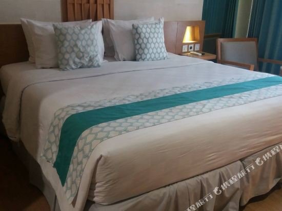 Фото Bedrock Hotel