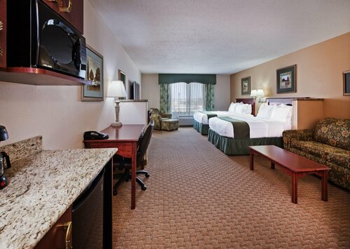 Гостиница Holiday Inn Express & Suites Selma в Шерце
