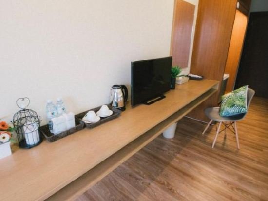 Фото The Pat Hotel