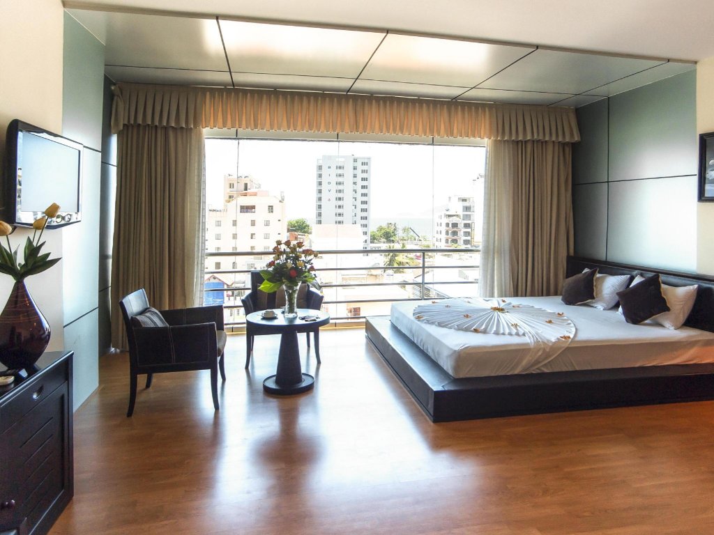 Фото The Summer Hotel