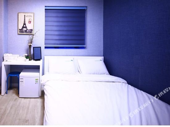 Фото The Road Hotel