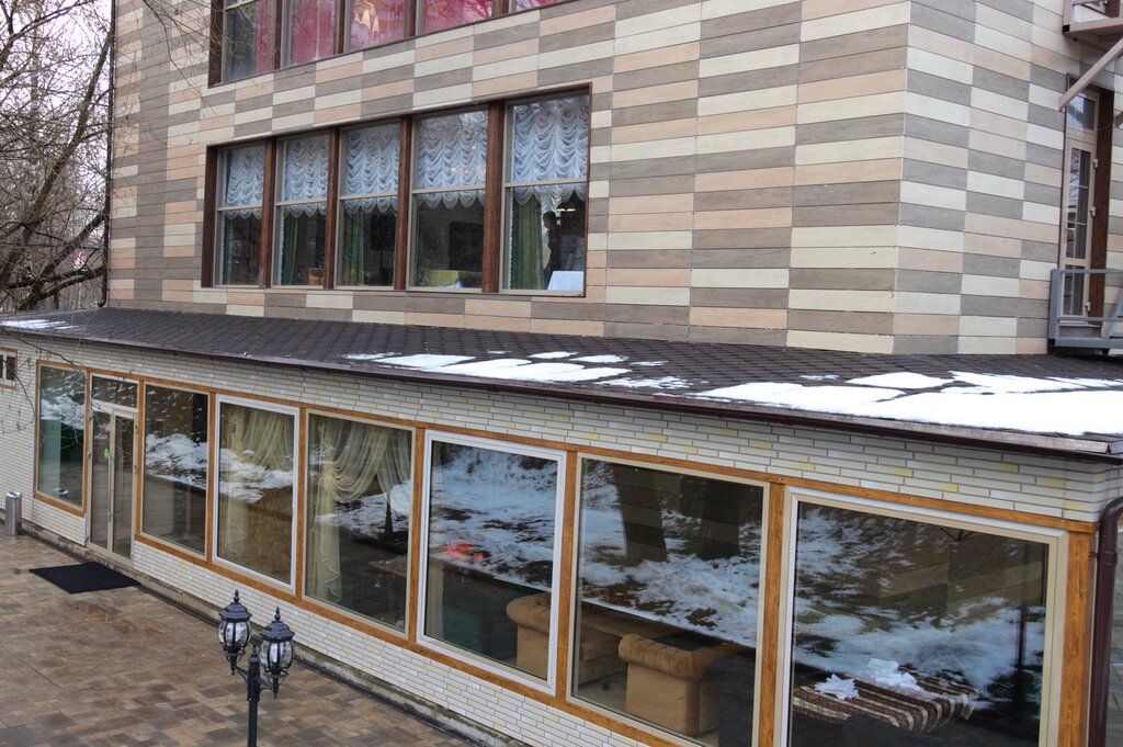 Больше не работает: Лунный Свет, кафе, Омск, 1-я Военная улица, 7, корп. 2 - Янд