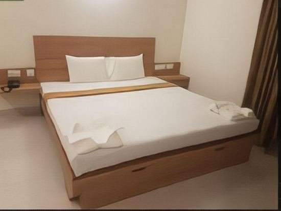 Фото Hotel Maadhini