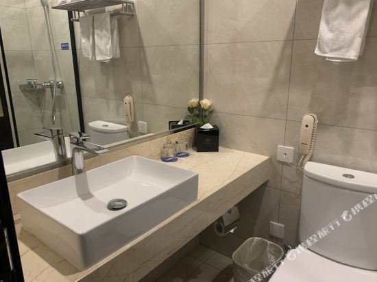 Фото Hundred Centuries Hotel