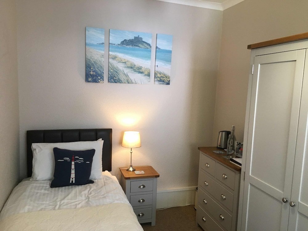 Фото The Chestnuts Guest House