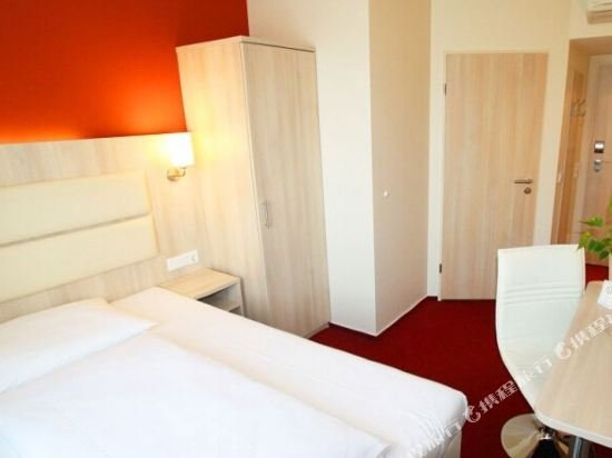 Фото Hotel Rödelheimer Hof - Am Wasserturm