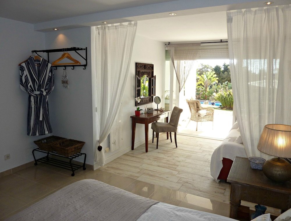 Фото Villa Breeze Marbella Luxury B&b