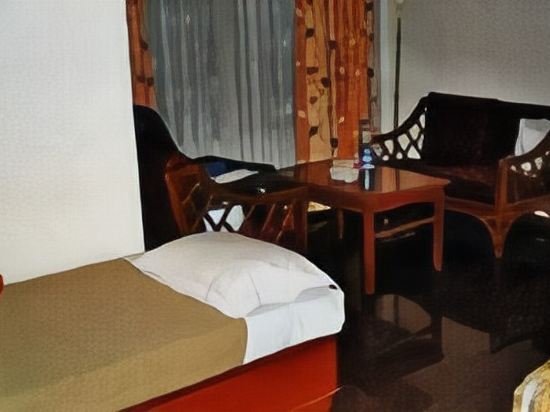 Фото Iroomz Hotel Pawan