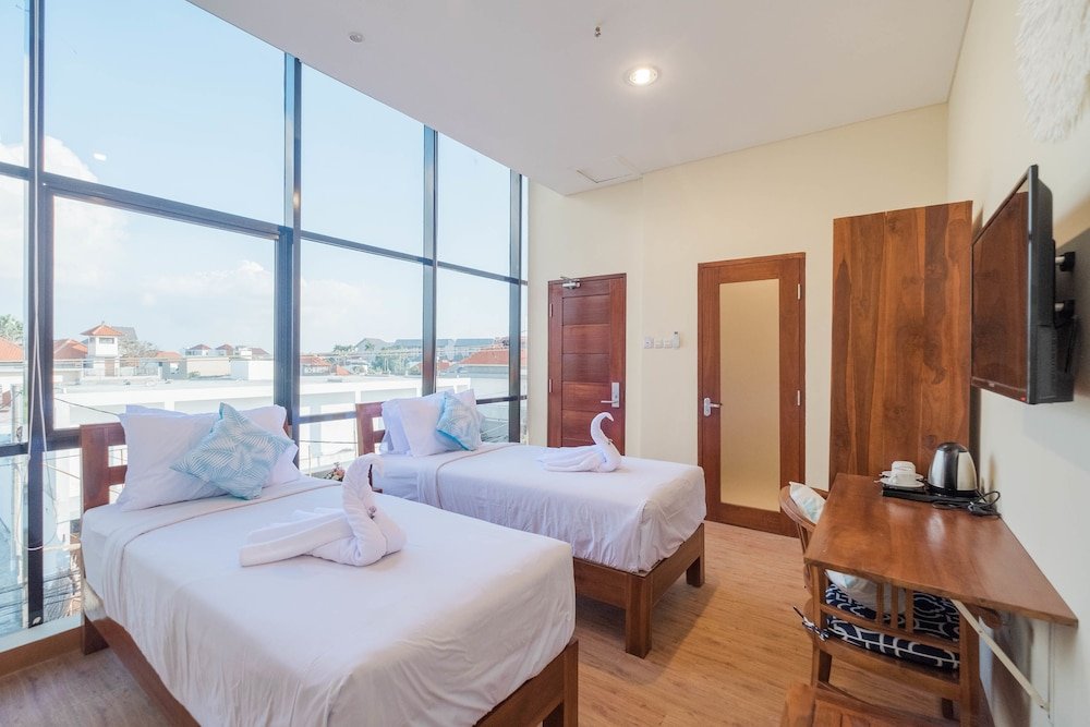 Фото Caroline Hostel