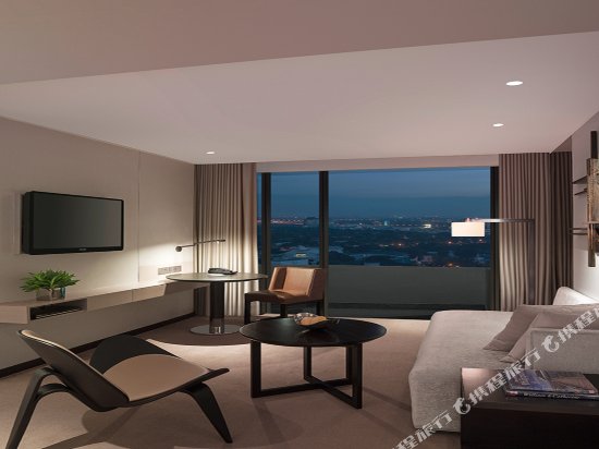 Фото New World Makati Hotel