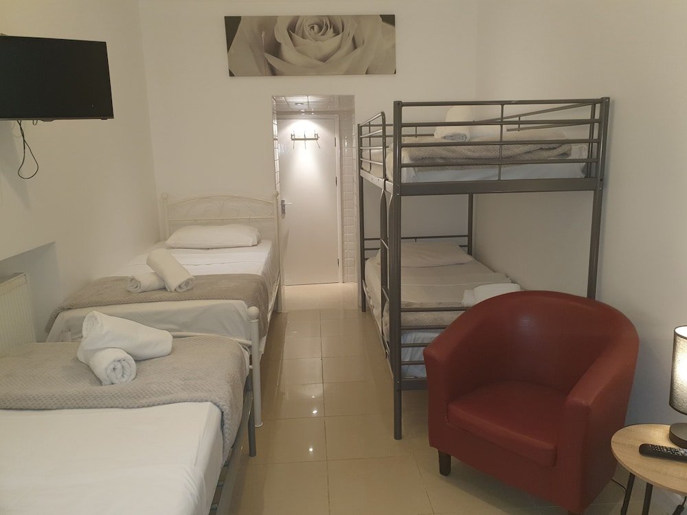 Фото The Cameron Hotel