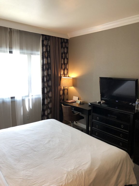 Фото Garden Suite Hotel