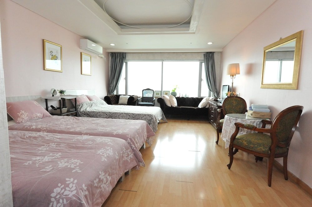 Фото High Street Guest House Hongdae